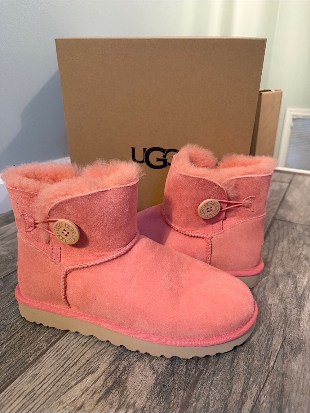 Ugg Mini Bailey Button II, unworn